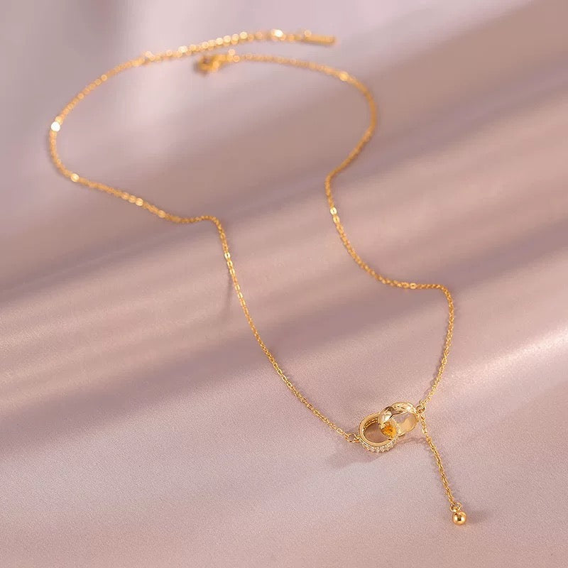 Collar de Borlas con Círculos Entrelazados