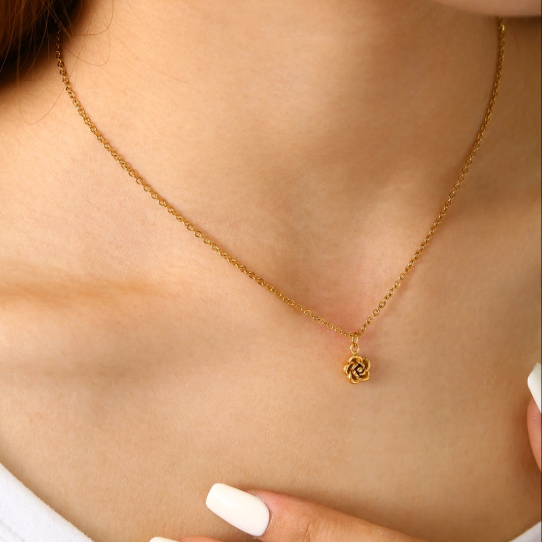 Collana con fiore di rosa